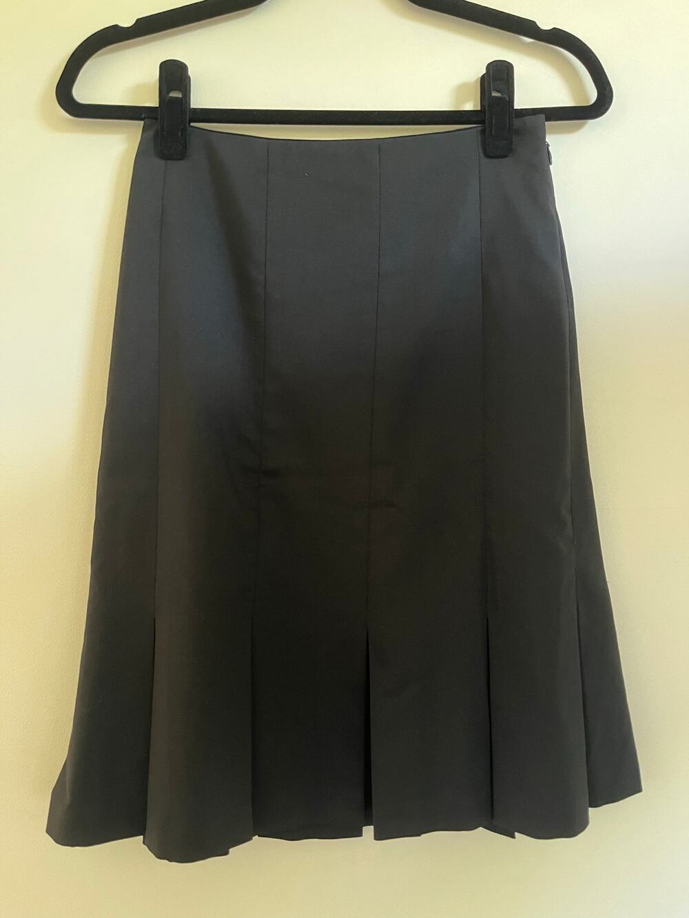 Y2K Gap Black Pleated Hem Stretch Knee Length Skirt 2005 Sz 0